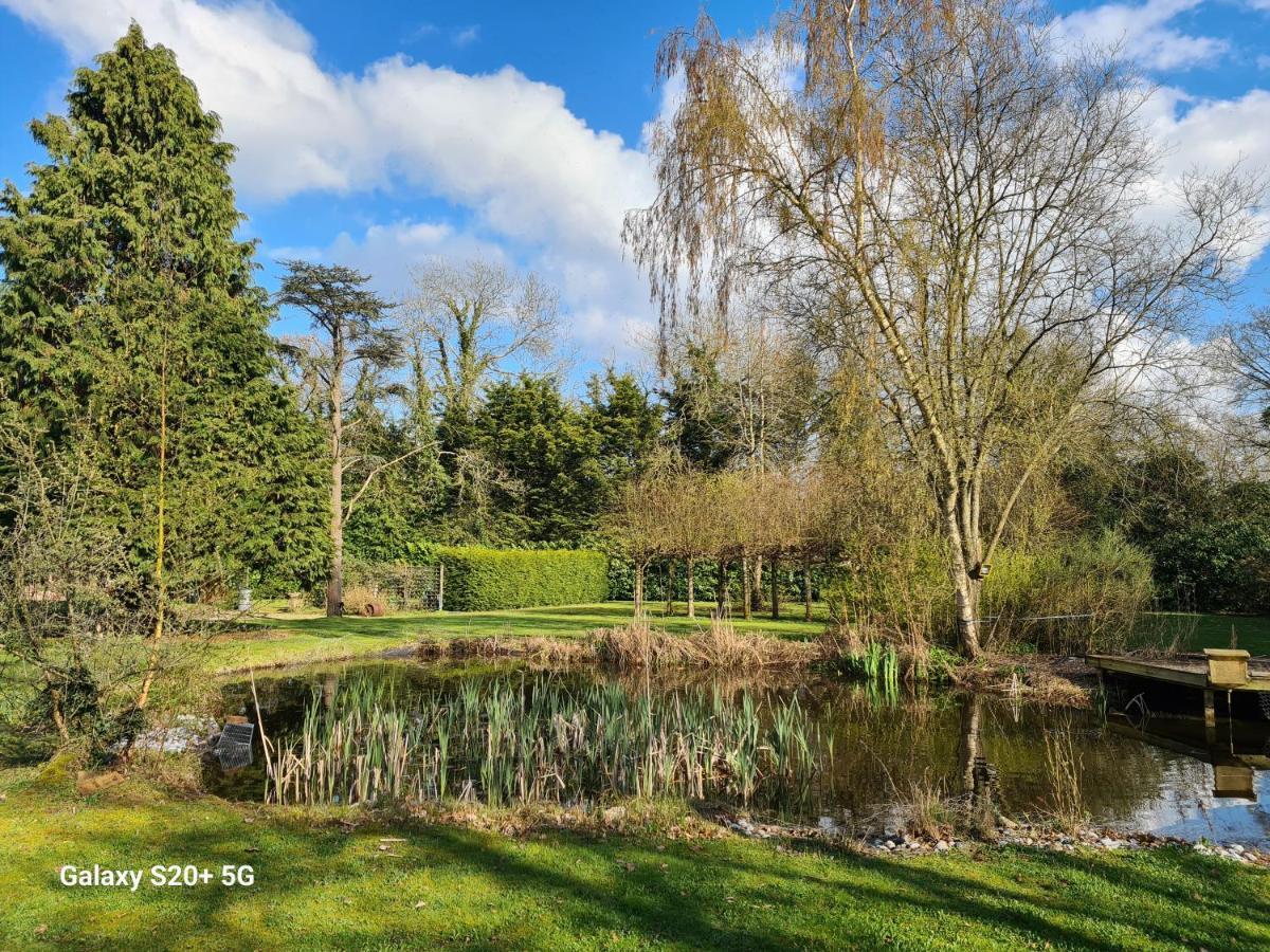 The Reading Whole Apartment With Private Lake And Gardens Luaran gambar